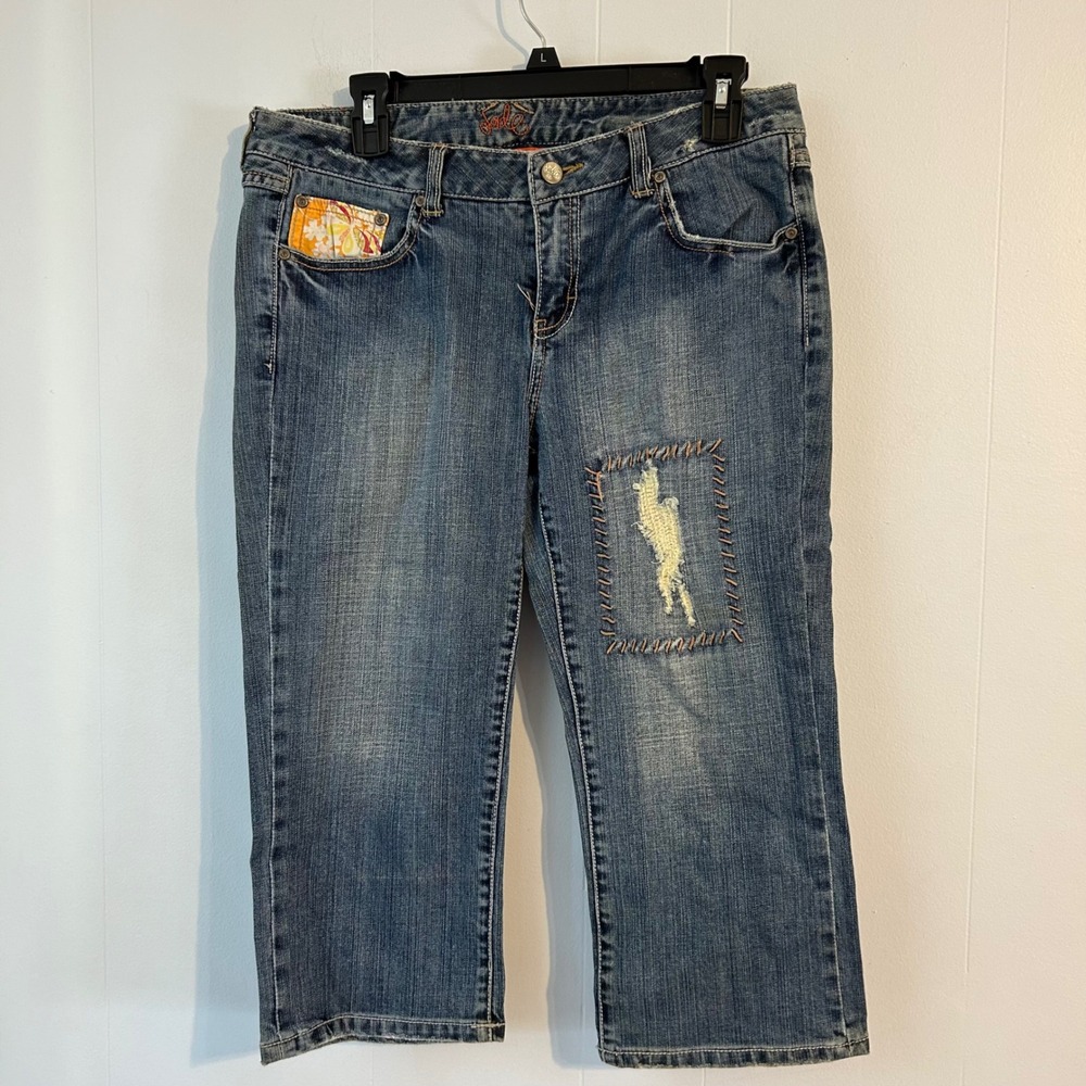 Jade Jeans Women's Size 11 Blue Denim Capri Pants Embellished Patch Distressed‎